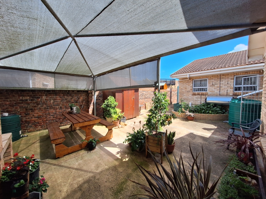 4 Bedroom Property for Sale in Wavecrest Eastern Cape